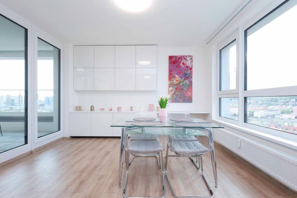 Danubius One - Spacious Apartment W Free Parking Bratislava Esterno foto