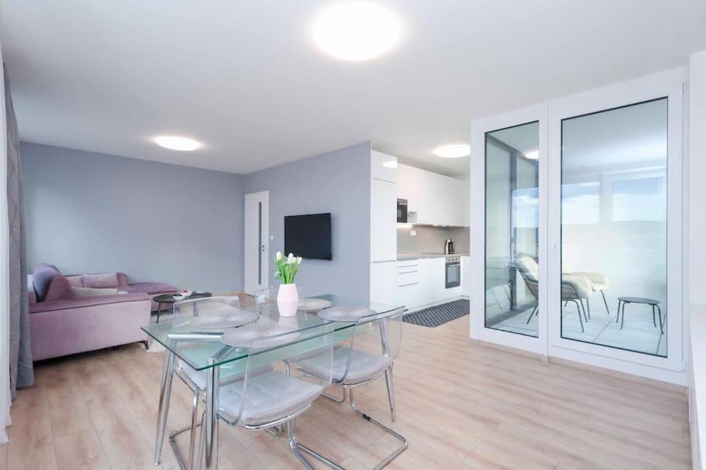 Danubius One - Spacious Apartment W Free Parking Bratislava Esterno foto