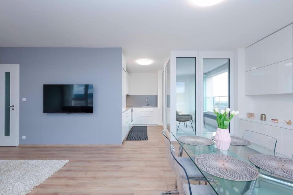 Danubius One - Spacious Apartment W Free Parking Bratislava Esterno foto