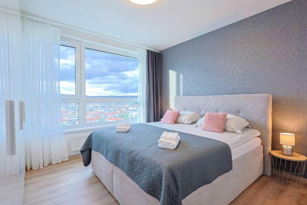 Danubius One - Spacious Apartment W Free Parking Bratislava Esterno foto