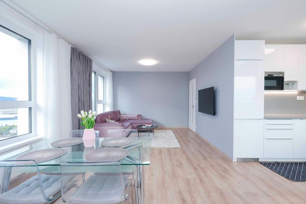 Danubius One - Spacious Apartment W Free Parking Bratislava Esterno foto