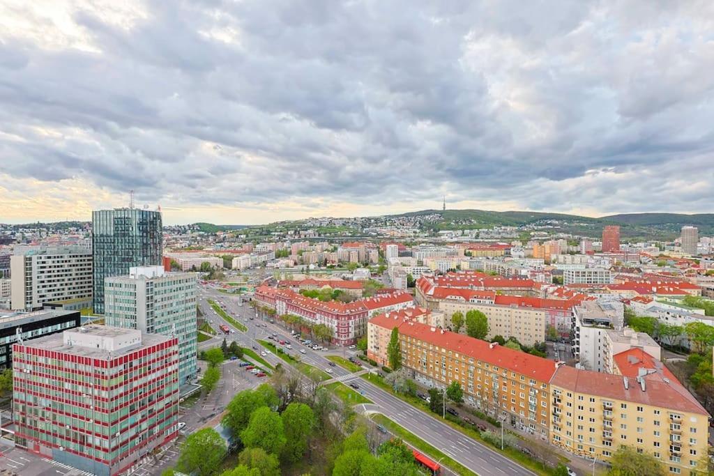 Danubius One - Spacious Apartment W Free Parking Bratislava Esterno foto