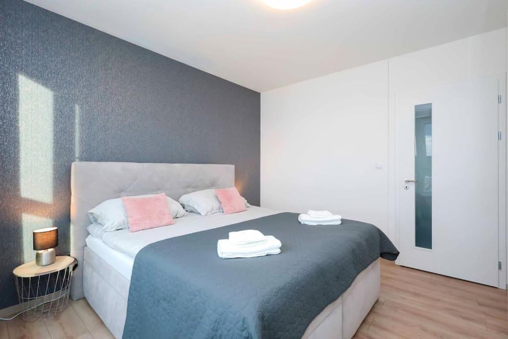Danubius One - Spacious Apartment W Free Parking Bratislava Esterno foto