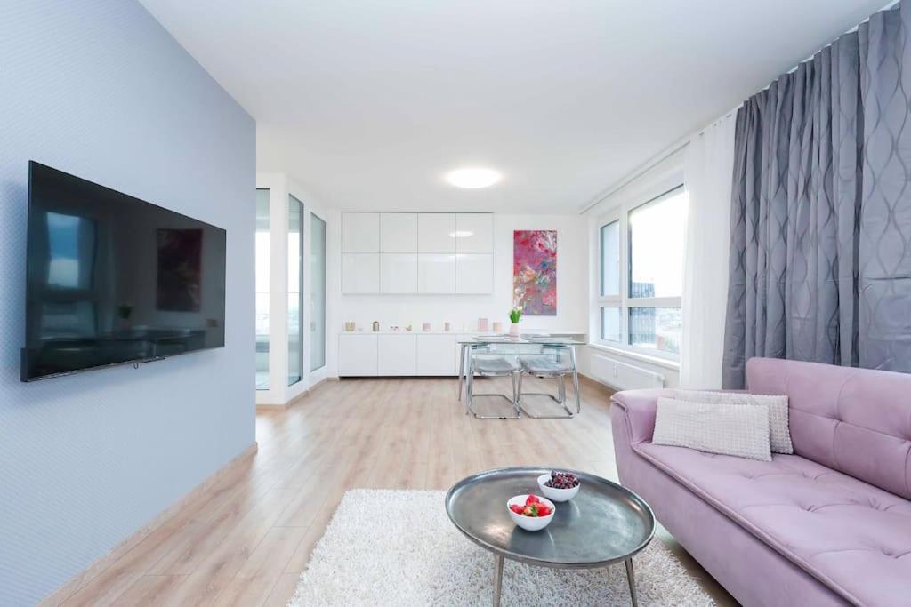 Danubius One - Spacious Apartment W Free Parking Bratislava Esterno foto