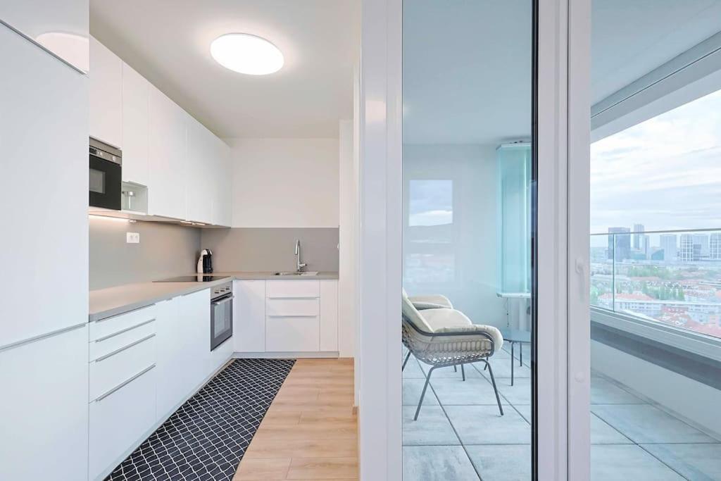 Danubius One - Spacious Apartment W Free Parking Bratislava Esterno foto
