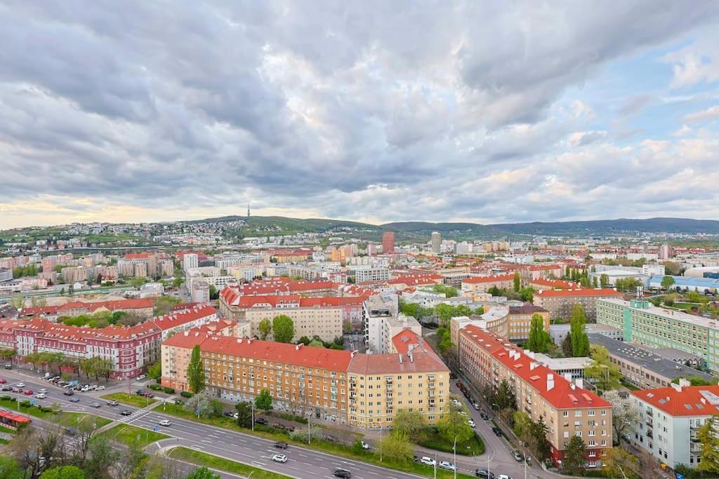 Danubius One - Spacious Apartment W Free Parking Bratislava Esterno foto